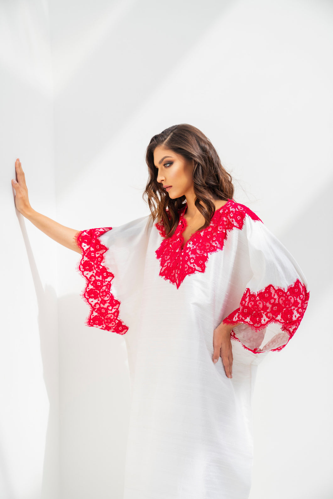 Lounge Kaftan White with Red